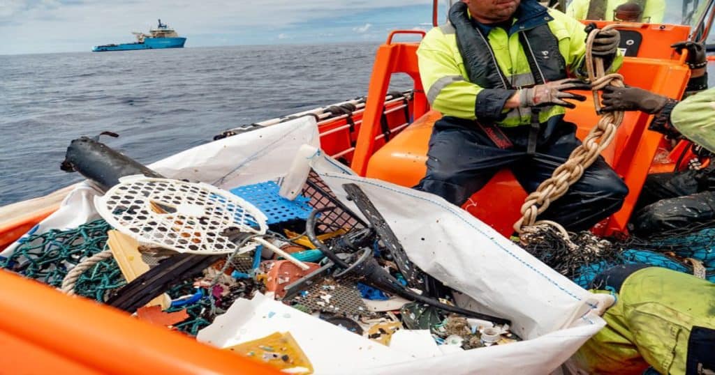 What is the Great Pacific Garbage Patch? [iDiveblue]